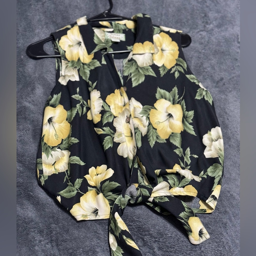 Tommy Bahama 100% Silk Hawaiian Sleeveless Button Up Top